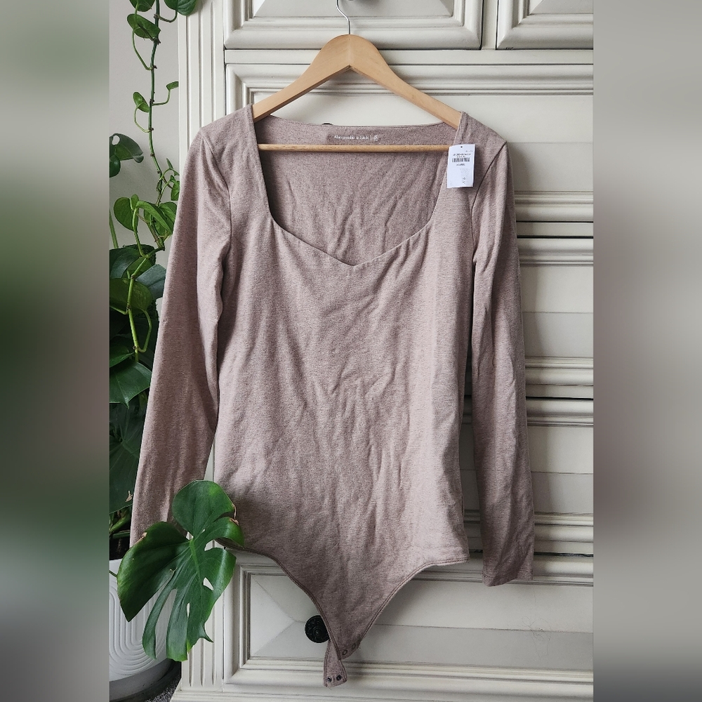 NWT Abercrombie Sweetheart neck bodysuit